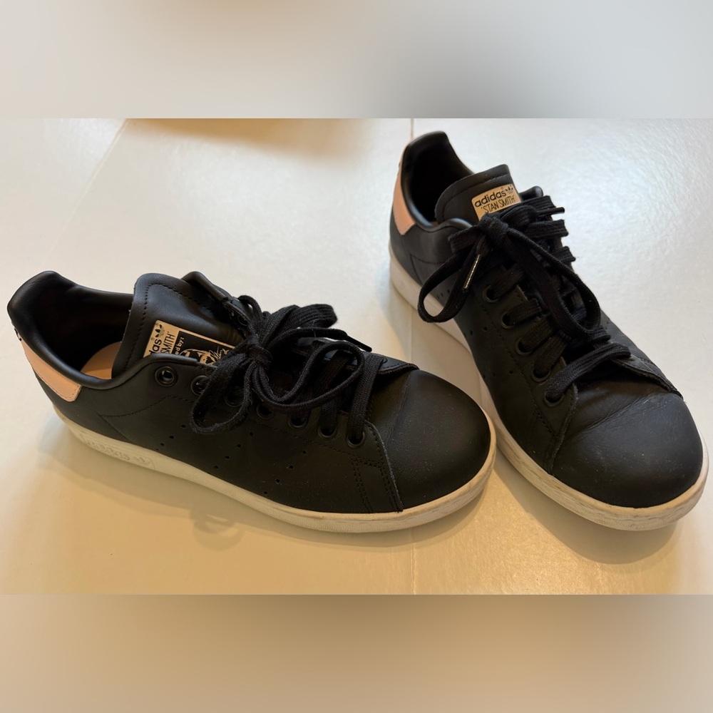 Adidas black Stan Smith sz 7 sneakers